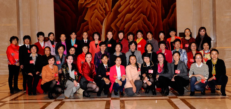 中国妇女第十一次全国代表大会安徽代表团（前一排左三为刘燕董事长）